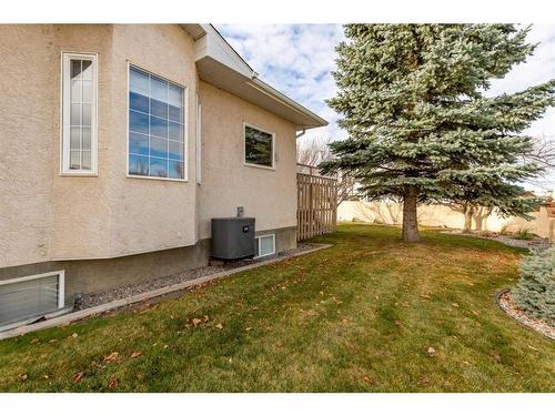 9-50 Fairmont Boulevard South, Lethbridge, AB - Outdoor With Exterior