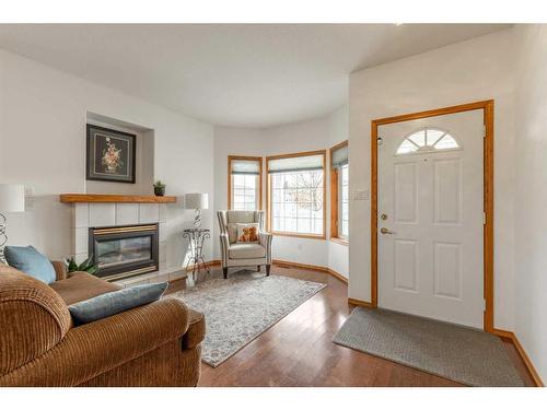 9-50 Fairmont Boulevard South, Lethbridge, AB - Indoor Photo Showing Living Room With Fireplace