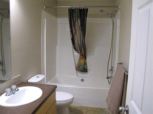 5111 54 Street, Taber, AB - Indoor Photo Showing Bathroom