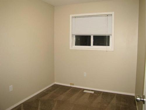 5111 54 Street, Taber, AB - Indoor Photo Showing Other Room