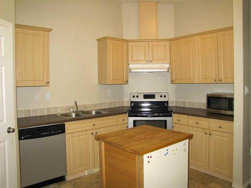 5111 54 Street, Taber, AB - Indoor Photo Showing Kitchen With Double Sink