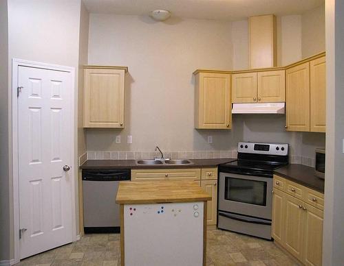 5111 54 Street, Taber, AB - Indoor Photo Showing Kitchen With Double Sink