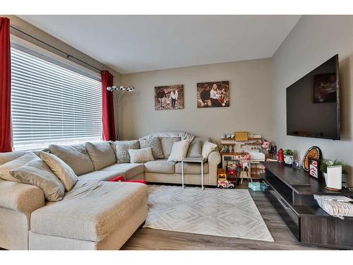 115 Moonlight Boulevard West, Lethbridge, AB - Indoor Photo Showing Living Room