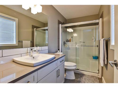 115 Moonlight Boulevard West, Lethbridge, AB - Indoor Photo Showing Bathroom