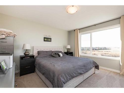 44 Alma Isobell Hodder Crescent North, Lethbridge, AB - Indoor Photo Showing Bedroom