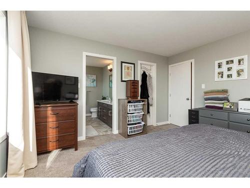 44 Alma Isobell Hodder Crescent North, Lethbridge, AB - Indoor Photo Showing Bedroom