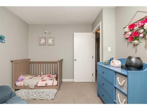 44 Alma Isobell Hodder Crescent North, Lethbridge, AB - Indoor Photo Showing Bedroom