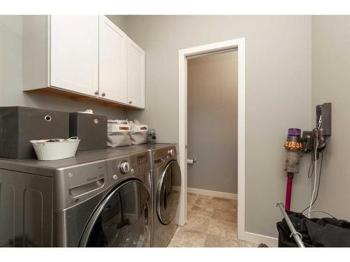 44 Alma Isobell Hodder Crescent North, Lethbridge, AB - Indoor Photo Showing Laundry Room