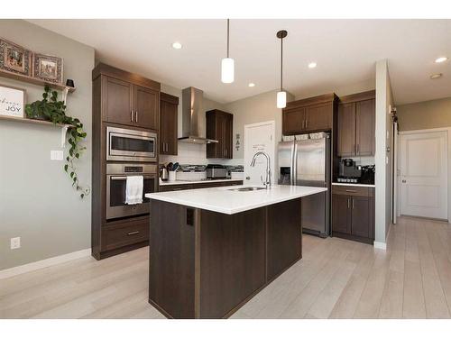 44 Alma Isobell Hodder Crescent North, Lethbridge, AB - Indoor Photo Showing Kitchen With Upgraded Kitchen