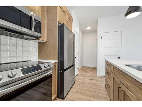 2503 44 Street South, Lethbridge, AB - Indoor Photo Showing Kitchen