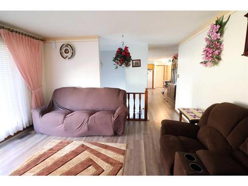 6008 53 St, Taber, AB - Indoor Photo Showing Living Room