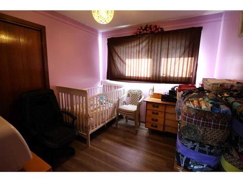 6008 53 St, Taber, AB - Indoor Photo Showing Bedroom