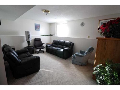 6008 53 St, Taber, AB - Indoor Photo Showing Living Room