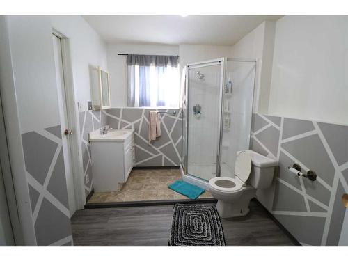 6008 53 St, Taber, AB - Indoor Photo Showing Bathroom