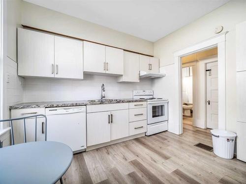 1506 6 Avenue South, Lethbridge, AB - Indoor Photo Showing Kitchen