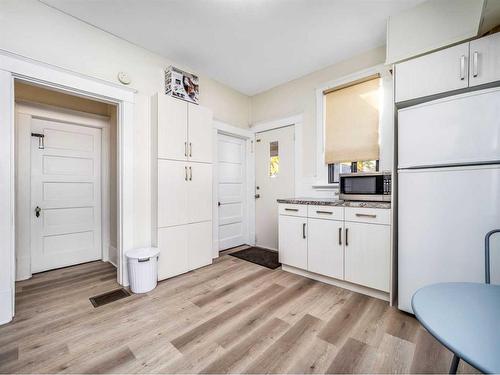 1506 6 Avenue South, Lethbridge, AB - Indoor Photo Showing Kitchen