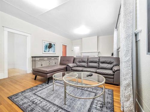 1506 6 Avenue South, Lethbridge, AB - Indoor Photo Showing Living Room