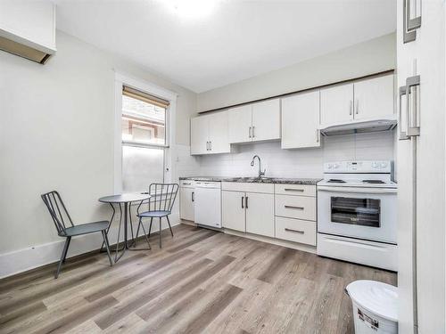 1506 6 Avenue South, Lethbridge, AB - Indoor Photo Showing Kitchen