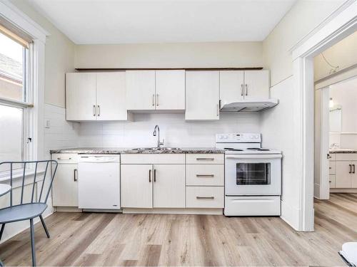 1506 6 Avenue South, Lethbridge, AB - Indoor Photo Showing Kitchen