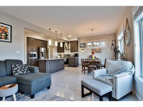 736 Coalbrook Close West, Lethbridge, AB - Indoor Photo Showing Living Room