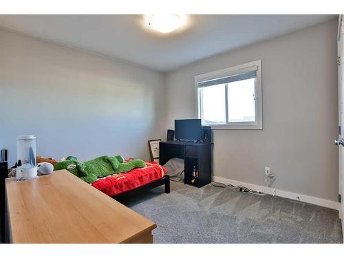 736 Coalbrook Close West, Lethbridge, AB - Indoor Photo Showing Bedroom