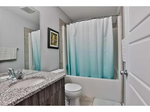 736 Coalbrook Close West, Lethbridge, AB - Indoor Photo Showing Bathroom