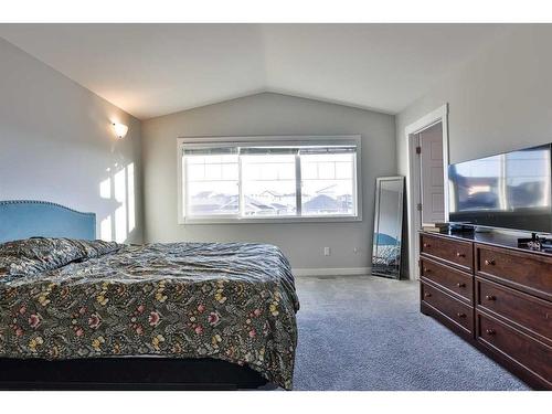 736 Coalbrook Close West, Lethbridge, AB - Indoor Photo Showing Bedroom