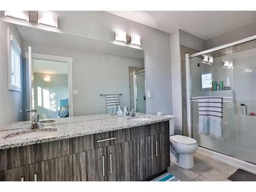 736 Coalbrook Close West, Lethbridge, AB - Indoor Photo Showing Bathroom