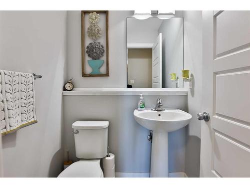 736 Coalbrook Close West, Lethbridge, AB - Indoor Photo Showing Bathroom