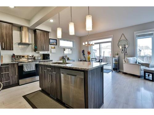 736 Coalbrook Close West, Lethbridge, AB - Indoor Photo Showing Kitchen With Upgraded Kitchen