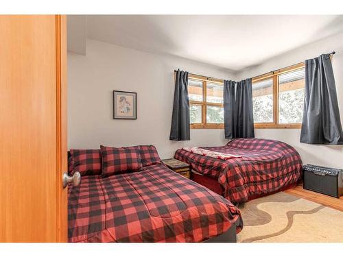 45 Gravenstafel Nook, Rural Pincher Creek No. 9, M.D. Of, AB - Indoor Photo Showing Bedroom