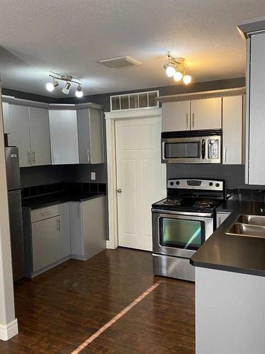 8-893 Mt Sundance Manor West, Lethbridge, AB - Indoor Photo Showing Kitchen With Double Sink