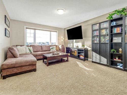 92 Firelight Way West, Lethbridge, AB - Indoor Photo Showing Living Room