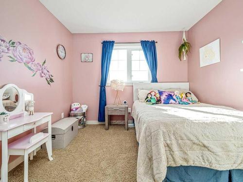 92 Firelight Way West, Lethbridge, AB - Indoor Photo Showing Bedroom