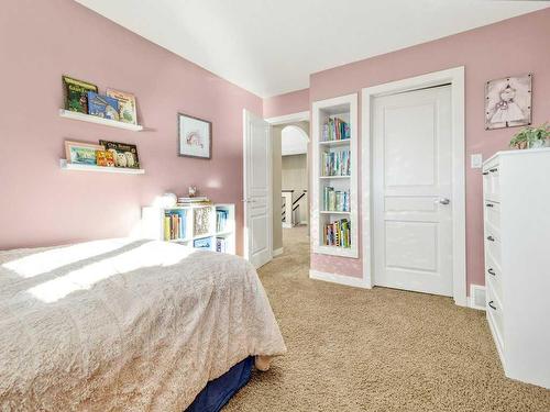 92 Firelight Way West, Lethbridge, AB - Indoor Photo Showing Bedroom