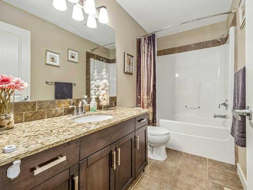 92 Firelight Way West, Lethbridge, AB - Indoor Photo Showing Bathroom