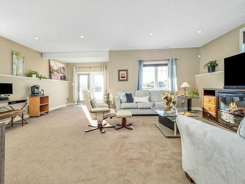 92 Firelight Way West, Lethbridge, AB - Indoor Photo Showing Living Room