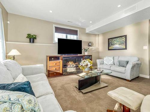 92 Firelight Way West, Lethbridge, AB - Indoor Photo Showing Living Room