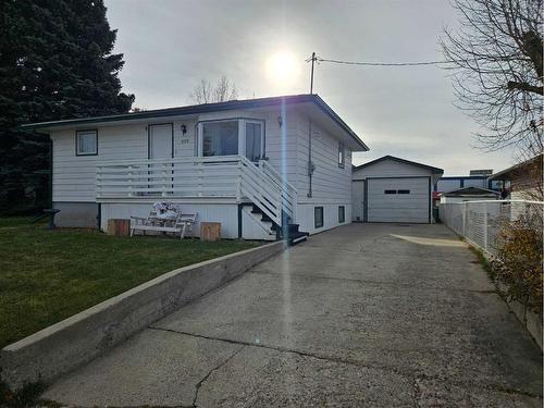 609 6A Avenue North, Vauxhall, AB - Outdoor