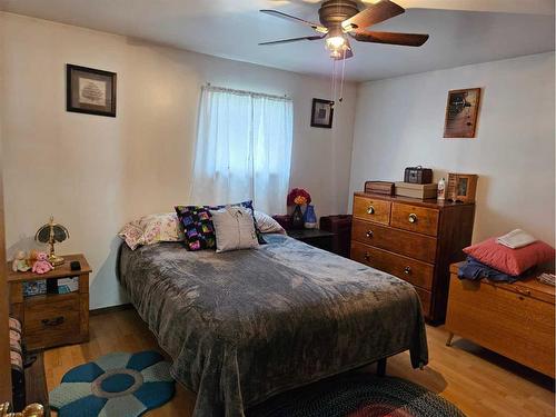 609 6A Avenue North, Vauxhall, AB - Indoor Photo Showing Bedroom