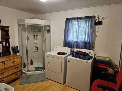 609 6A Avenue North, Vauxhall, AB - Indoor Photo Showing Laundry Room