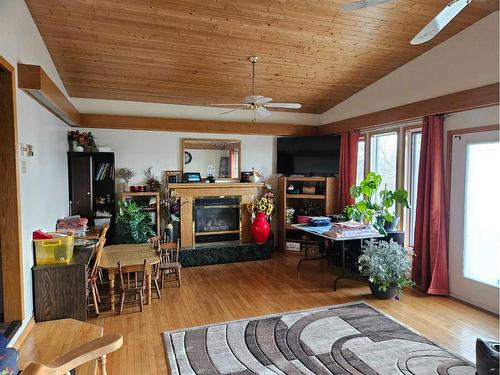 609 6A Avenue North, Vauxhall, AB - Indoor With Fireplace