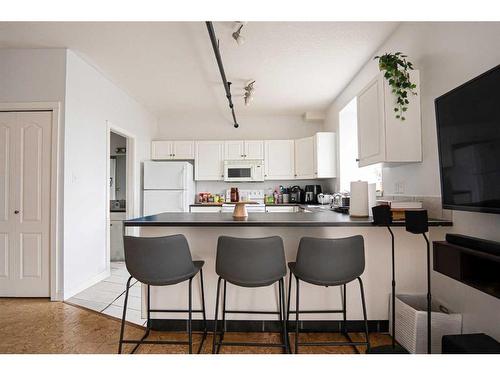 201-414 6 Street South, Lethbridge, AB - Indoor Photo Showing Kitchen