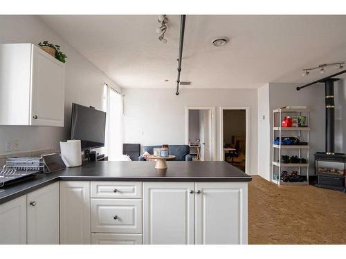 201-414 6 Street South, Lethbridge, AB - Indoor Photo Showing Kitchen