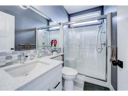 22510 31 Avenue, Bellevue, AB - Indoor Photo Showing Bathroom