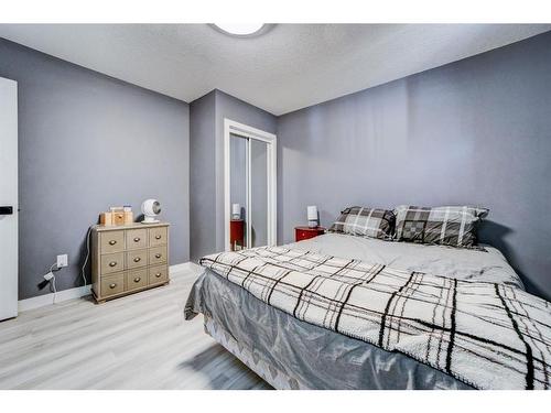 22510 31 Avenue, Bellevue, AB - Indoor Photo Showing Bedroom