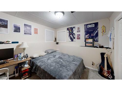 190 Blackfoot Court West, Lethbridge, AB - Indoor Photo Showing Bedroom