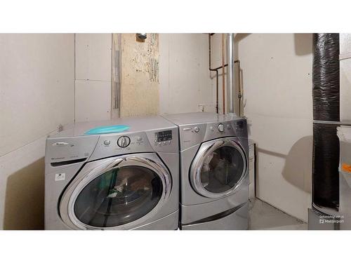 190 Blackfoot Court West, Lethbridge, AB - Indoor Photo Showing Laundry Room