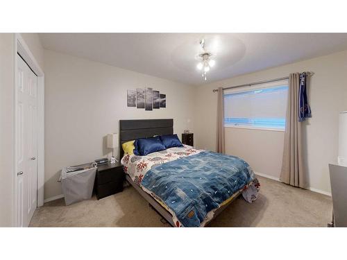 190 Blackfoot Court West, Lethbridge, AB - Indoor Photo Showing Bedroom