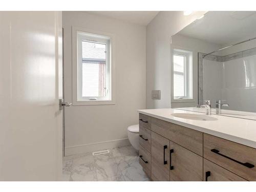 79 Blackwolf Pass North, Lethbridge, AB - Indoor Photo Showing Bathroom